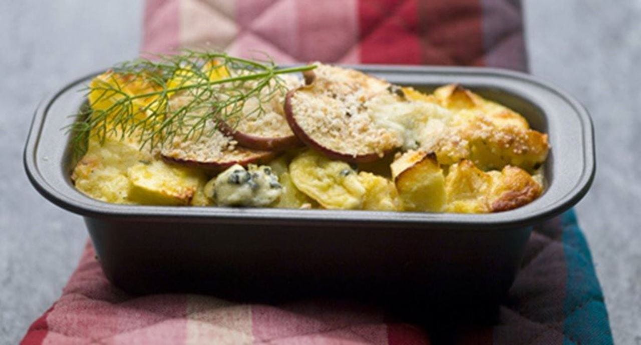 recipe image Gratinado de batatas e maçã com queijo azul