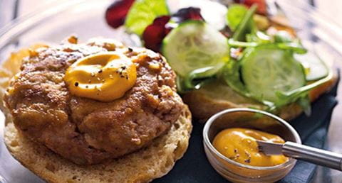 recipe image “Hambúrguer” de borrego com especiarias e molho de caril