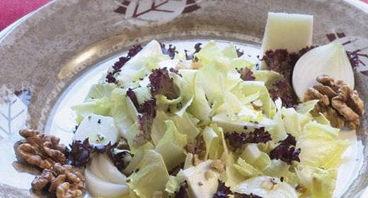 recipe image Salada de Endívias com Queijo e Nozes