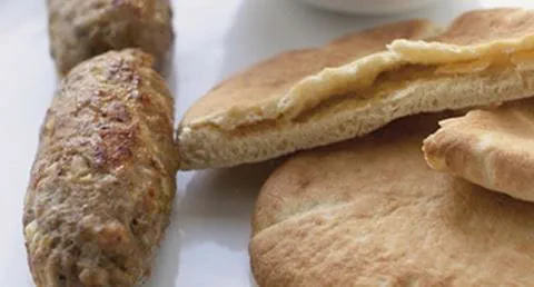 recipe image Espetadas de borrego com molho fresco de iogurte