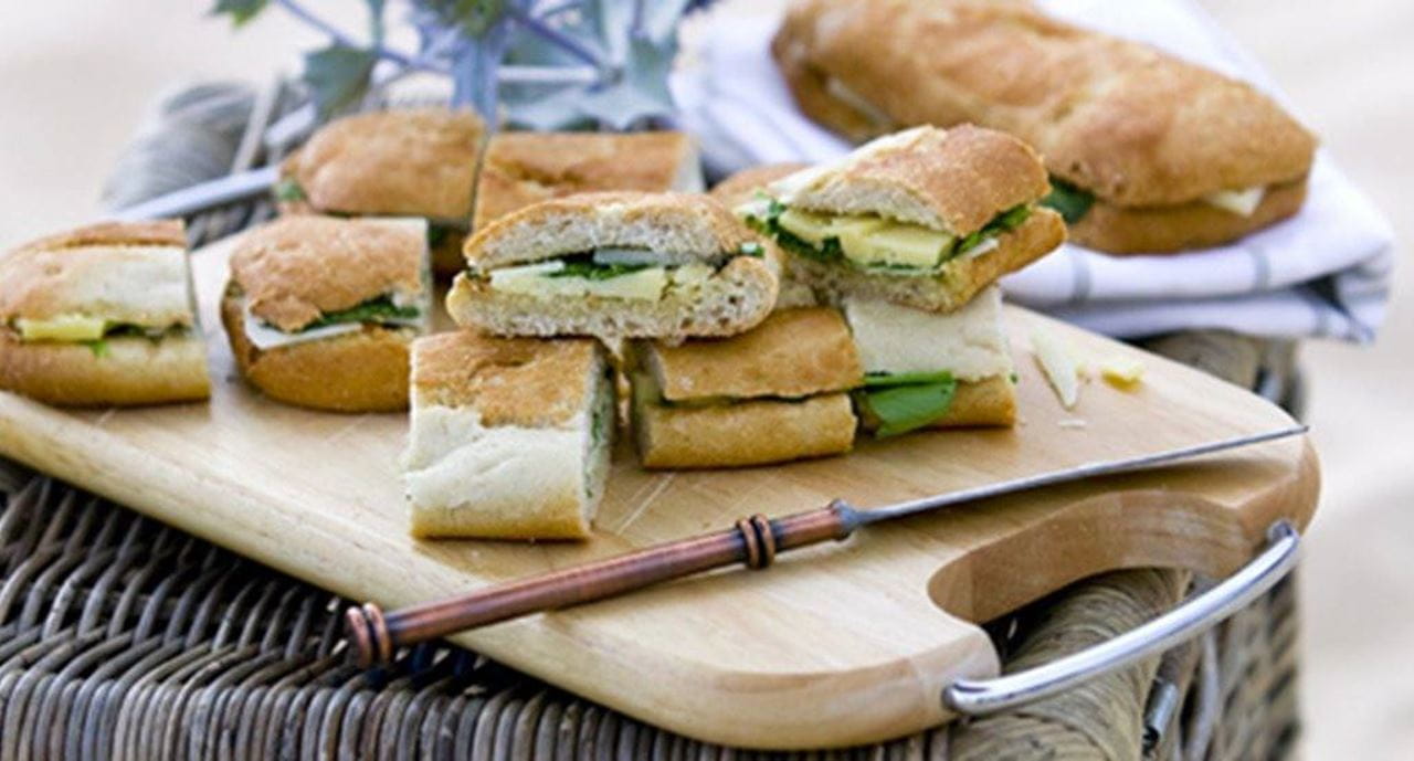 recipe image Sanduiche de rúcula com 2 queijos