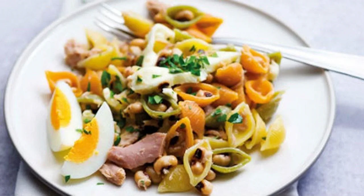 recipe image Salada de massa com feijão, mozzarella e atum