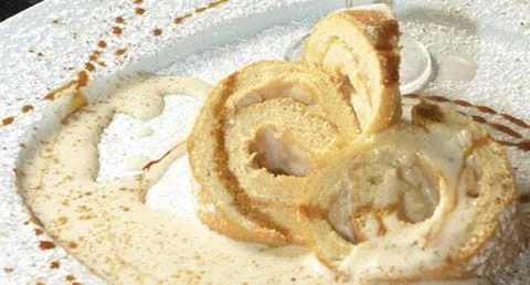 recipe image Bolo enrolado com creme de arroz doce e granizado de espumante