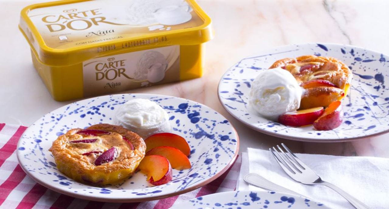 recipe image Tartes de ameixa vermelha com gelado Carte D'Or