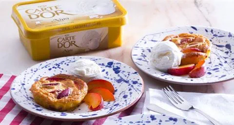 recipe image Tartes de ameixa vermelha com gelado Carte D'Or