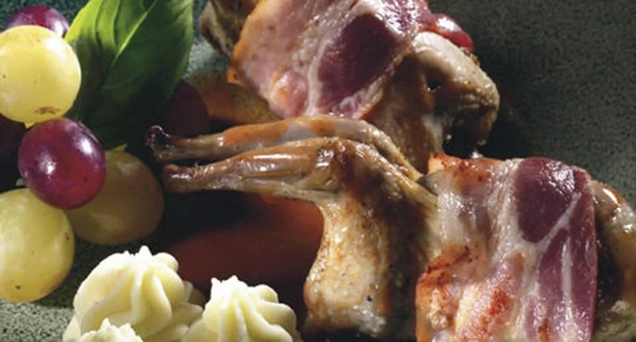 recipe image Codornizes com Uvas