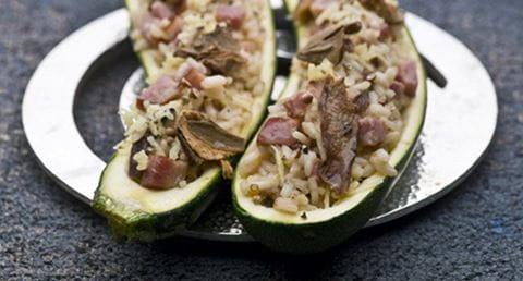 recipe image Courgettes recheadas com risotto de cogumelos e queijo da Ilha