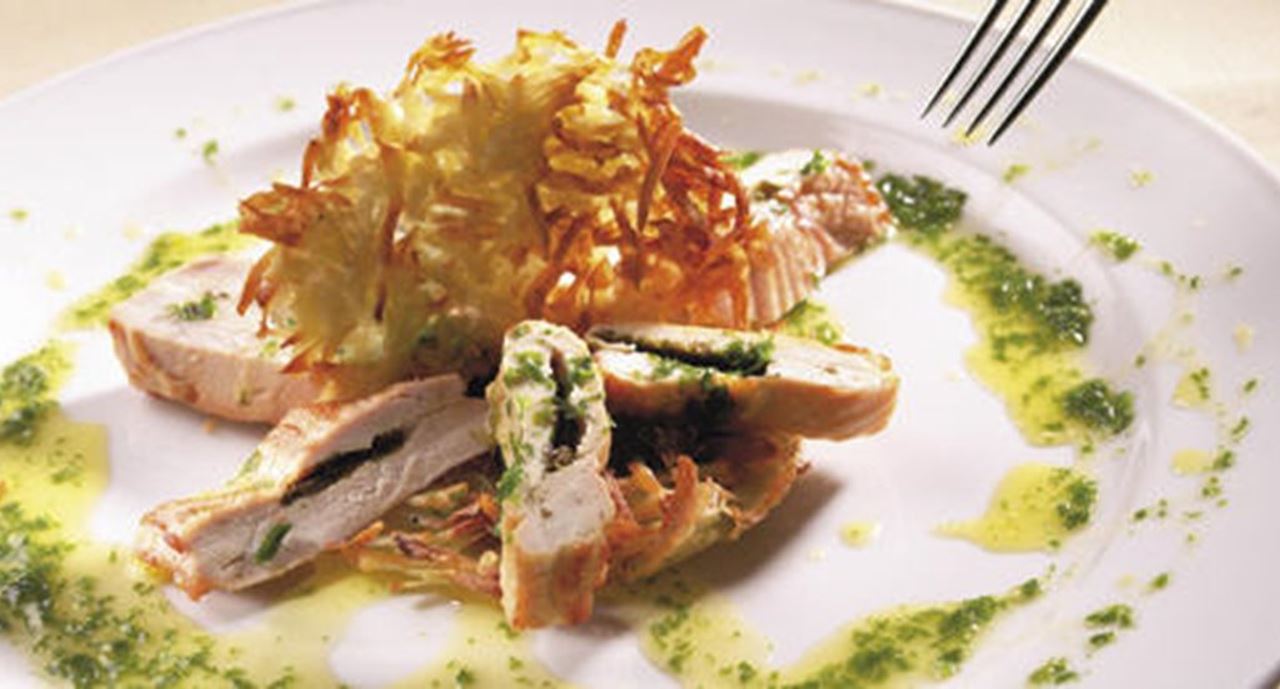 recipe image Peito de Frango Recheado com Pasta de Salsa e Fettucine de Cogumelos