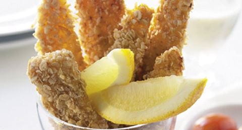 recipe image Tiras de solha em crosta de aveia com molho de pepino