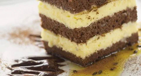 recipe image Chiffon de chocolate e amêndoa com mousse caipira