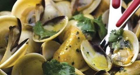 recipe image Frango com amêijoas e coentros