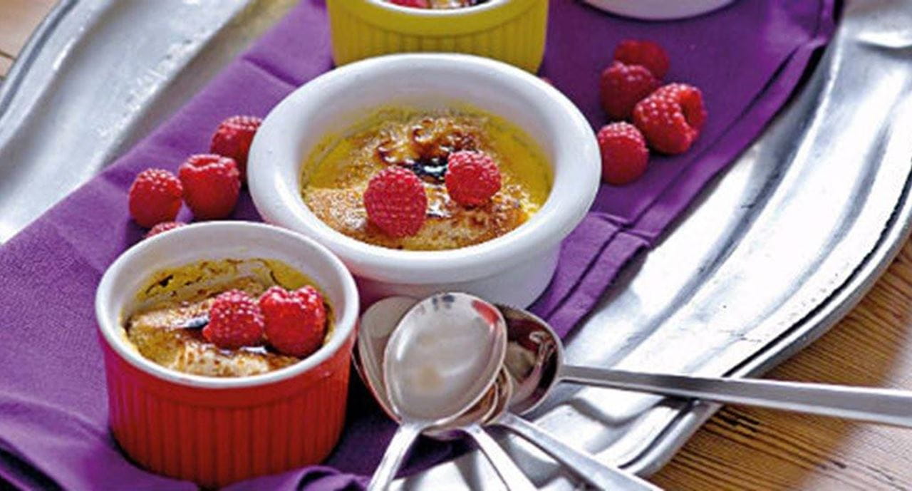 recipe image Creme brullée com espumante e seus biscoitos