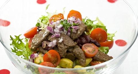 recipe image Tiras de vaca com abacate e tomate cereja