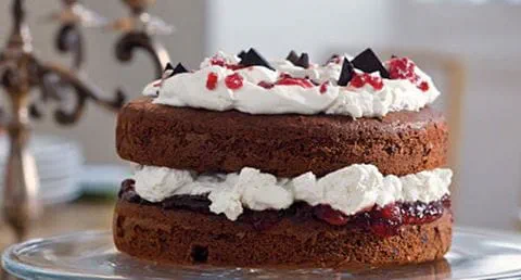 recipe image Bolo de cacau e chocolate com doce de cereja