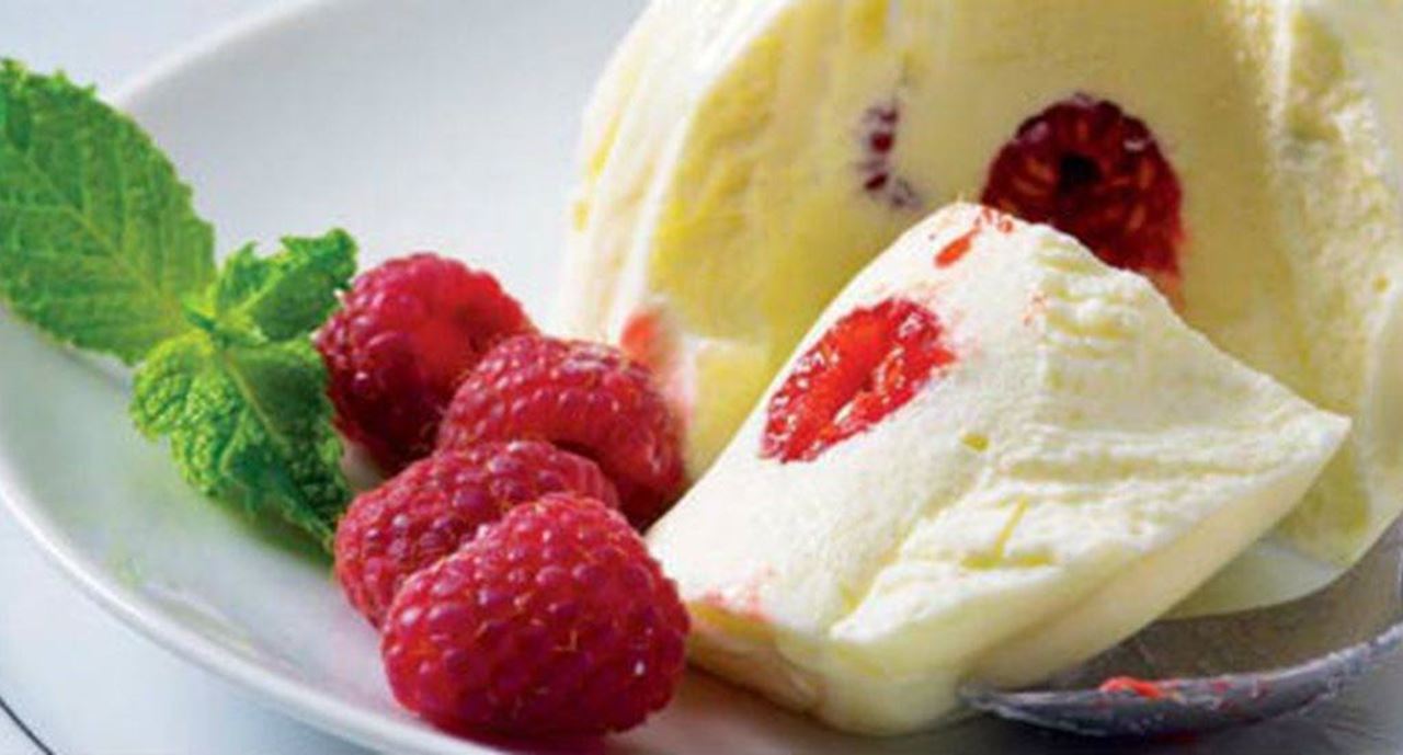 recipe image Pudins de queijo fresco com framboesas