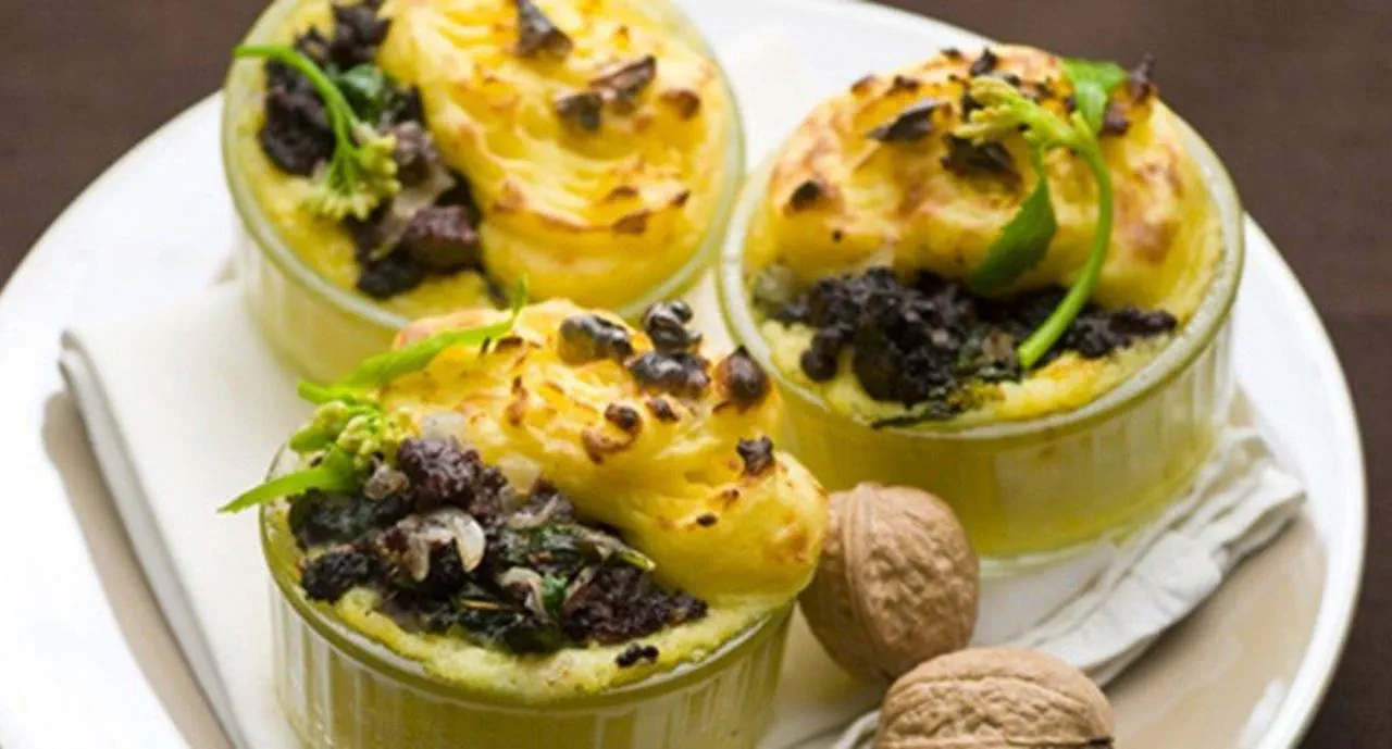 recipe image Empadão de batata com morcela e grelos salteados