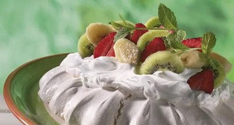 recipe image Pavlova com Salada de Frutas