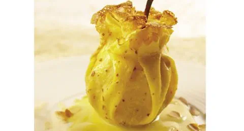 recipe image Peras em taças de crepes com molho de espumante