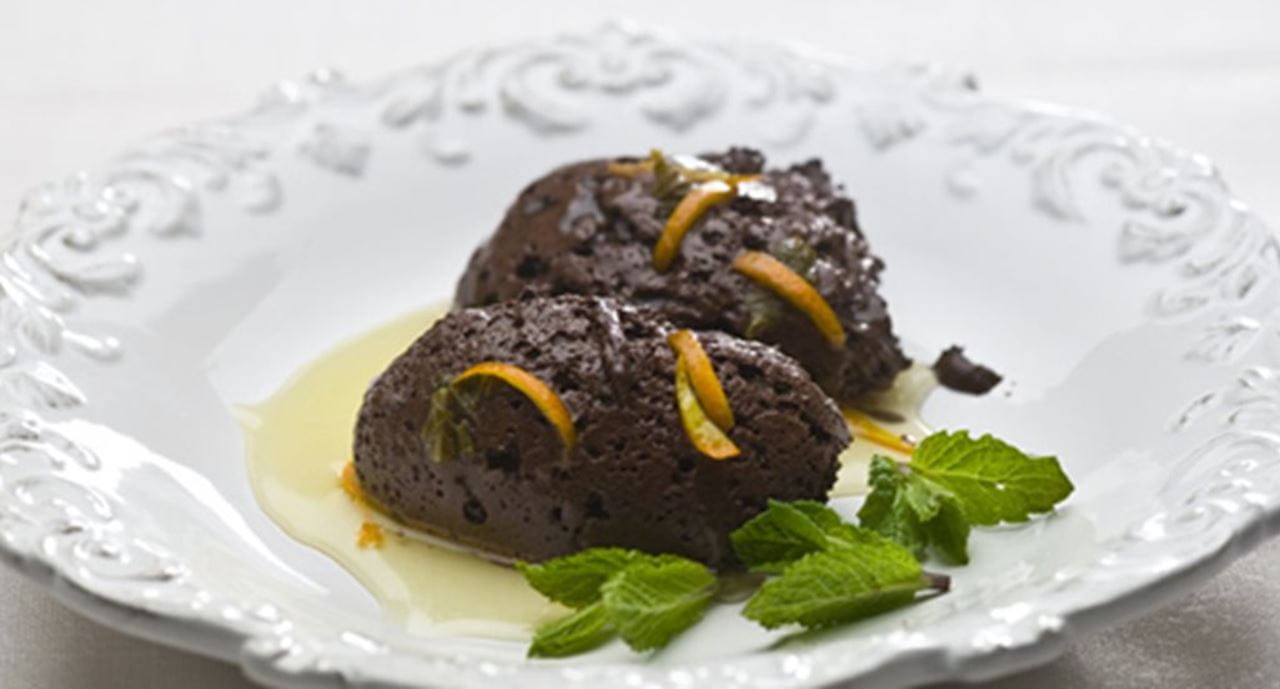 recipe image Mousse de chocolate amargo com coulis de laranja e menta