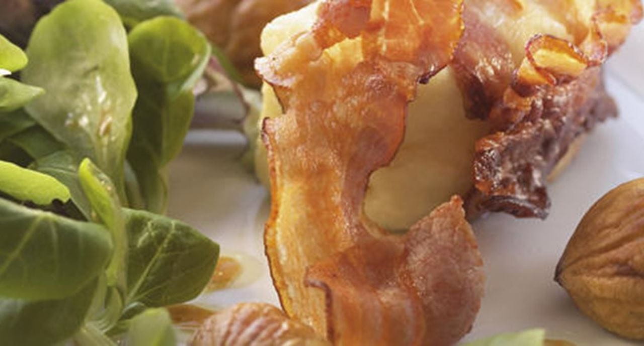 recipe image Salada de Inverno com Trouxas de Queijo e Castanhas