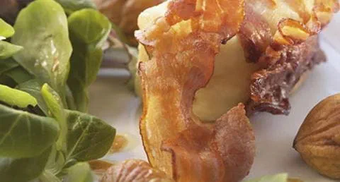 recipe image Salada de Inverno com Trouxas de Queijo e Castanhas