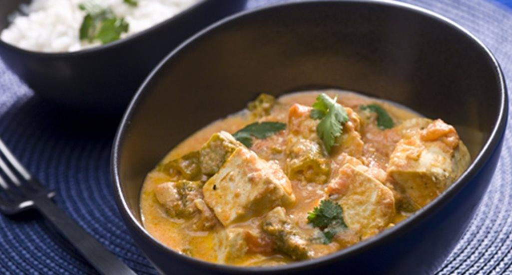 recipe image Tofu com quiabos em molho de caril