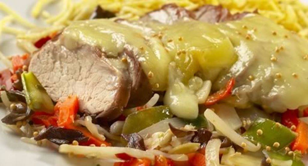 recipe image Lombinho de porco suado com queijo da Serra e sementes de mostarda