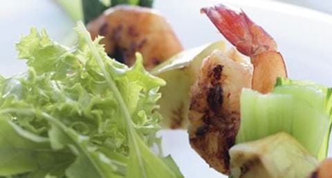 recipe image Espetadinha de gambas com acelga chinesa e molho de soja