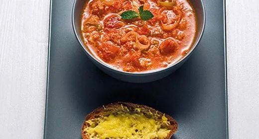 recipe image Caldo de tomate com farrapos de ovo e tostas gratinadas de queijo