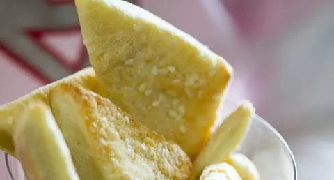recipe image Scones com sementes de sésamo e queijo