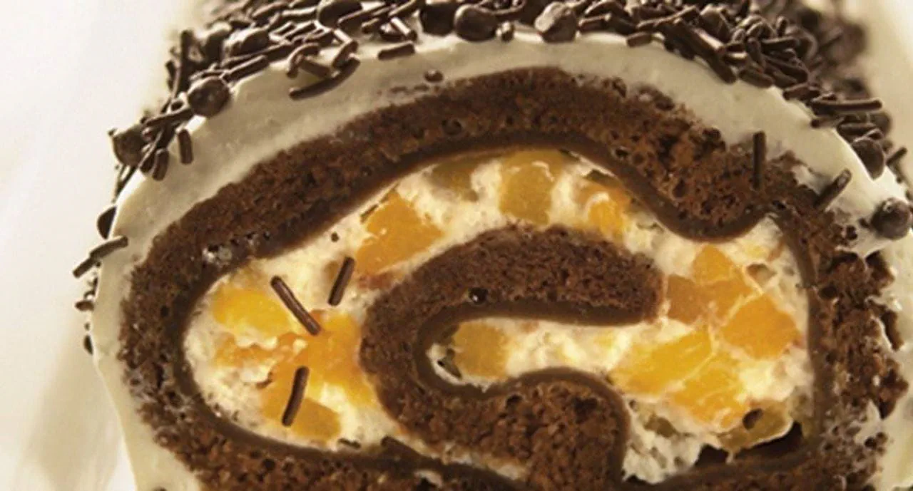 recipe image Torta de chocolate com recheio de natas e alperces