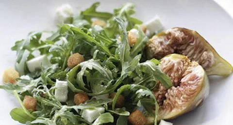recipe image Salada de Rúcula com Mel e Figos Frescos