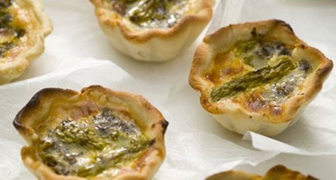 recipe image Quiches de cogumelos e espargos