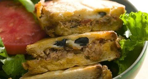 recipe image Tostas de atum com tomate e azeitonas