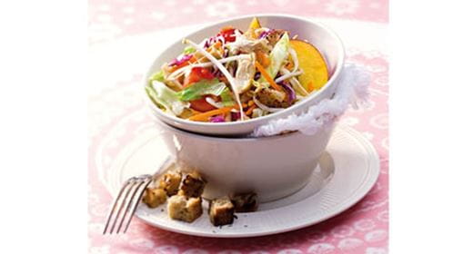 recipe image Salada de frango desfiado com croutons aromáticos