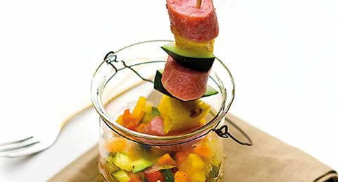 recipe image Espetadas de salsicha sobre salada morna de legumes