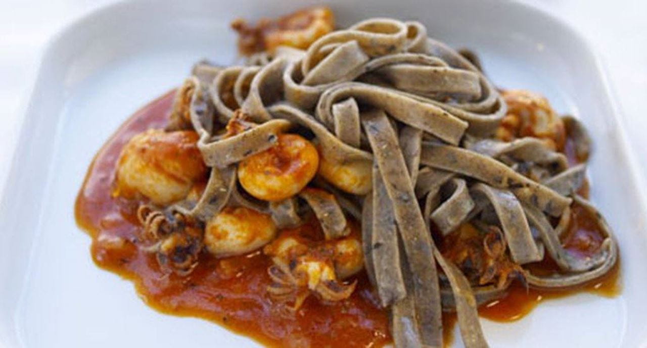 recipe image Tagliatelle de azeitonas com choquinhos de tomatada