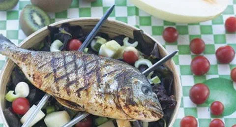 recipe image Douradas Grelhados com Salada Verde