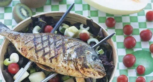 recipe image Douradas Grelhados com Salada Verde