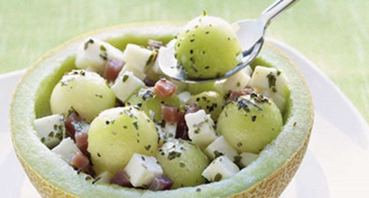 recipe image Meloa recheada com molho de menta