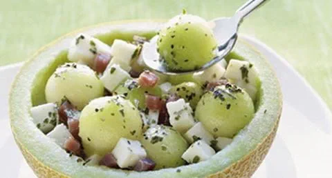 recipe image Meloa recheada com molho de menta