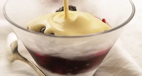 recipe image Taça de creme de tiramisú sobre frutos vermelhos