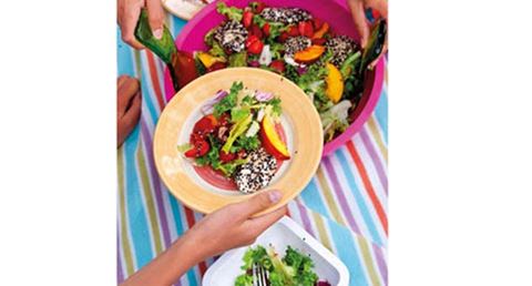 recipe image Salada de Mozzarela panado com morangos marinados