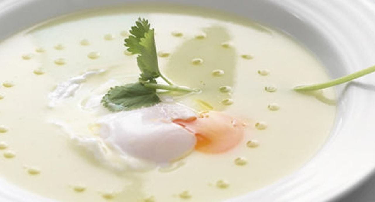 recipe image Sopa picante de Coentros Frescos e Ovo Escalfado