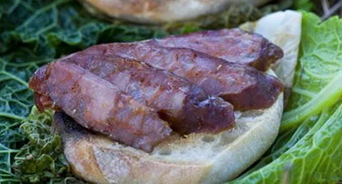 recipe image Chouriço assado em folha de couve