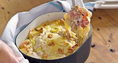 recipe image Bacalhau gratinado com puré de ervilhas e chips de batata doce