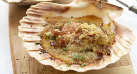 recipe image Vieiras gratinadas com vinho Alvarinho