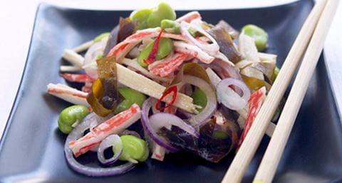 recipe image Salada de surimi com favas e algas wakame