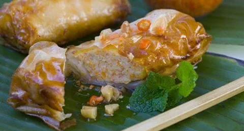 recipe image Rolinhos de galinha e surimi em folhas de arroz