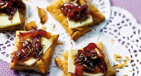 recipe image Tapas de brie com compota de cebola
